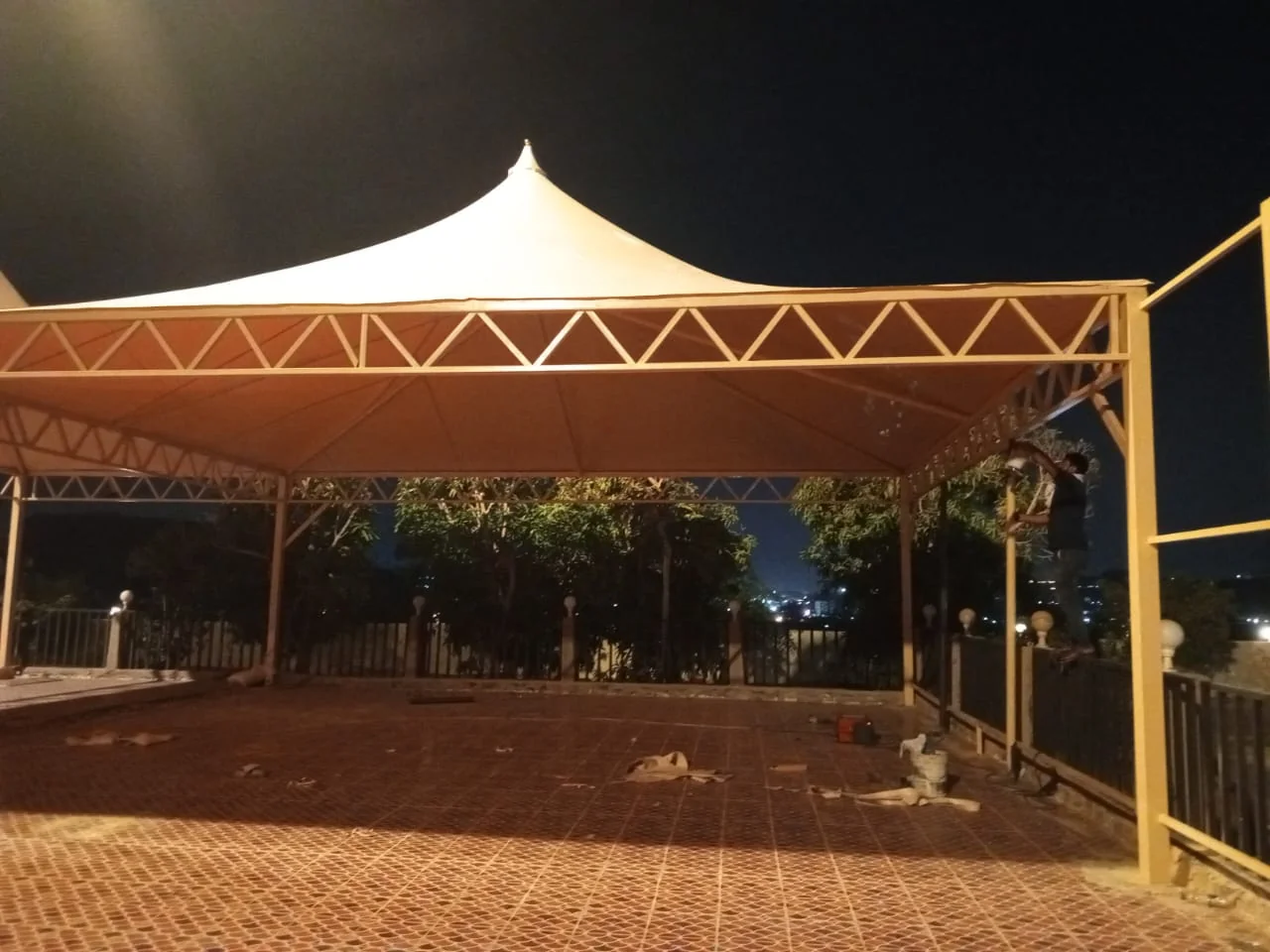 مظلات مخروطي